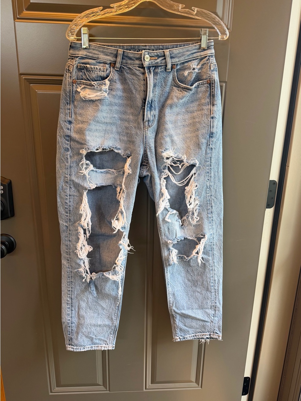 American Eagle Light Blue Ripped Highest Rise Mom Jeans, Size 6 Short